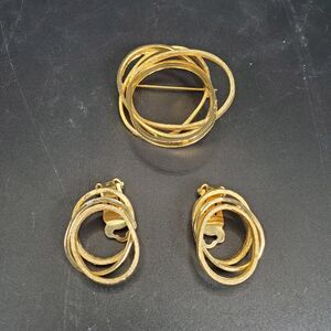 Vintage Gold Tone Twisted Knot Spiral Brooch Clip On Earrings Set